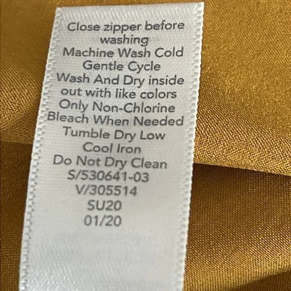 Athleta Skyline Short II in Tuscan Gold - Size 6 - Picture 6 of 7